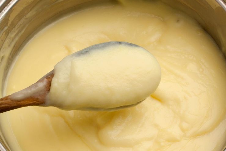 crema pasticciera per bigne