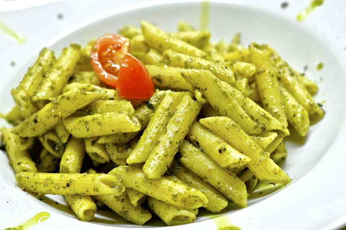 pasta con guanciale e crema di spinaci