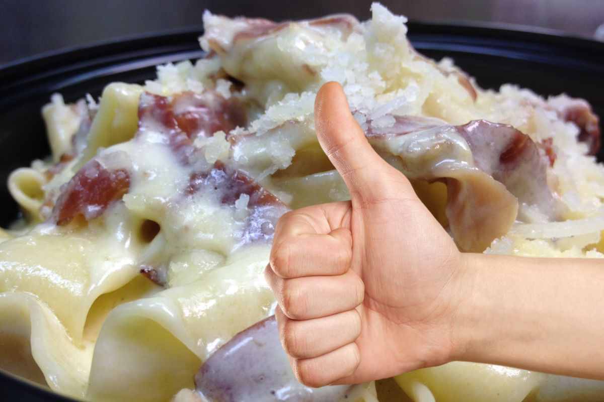 ricetta pasta speck, salsiccia e parmigiano